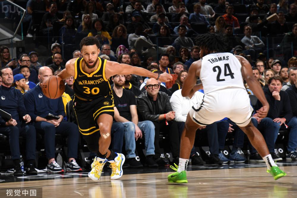 阵容完整的 阵容完整的